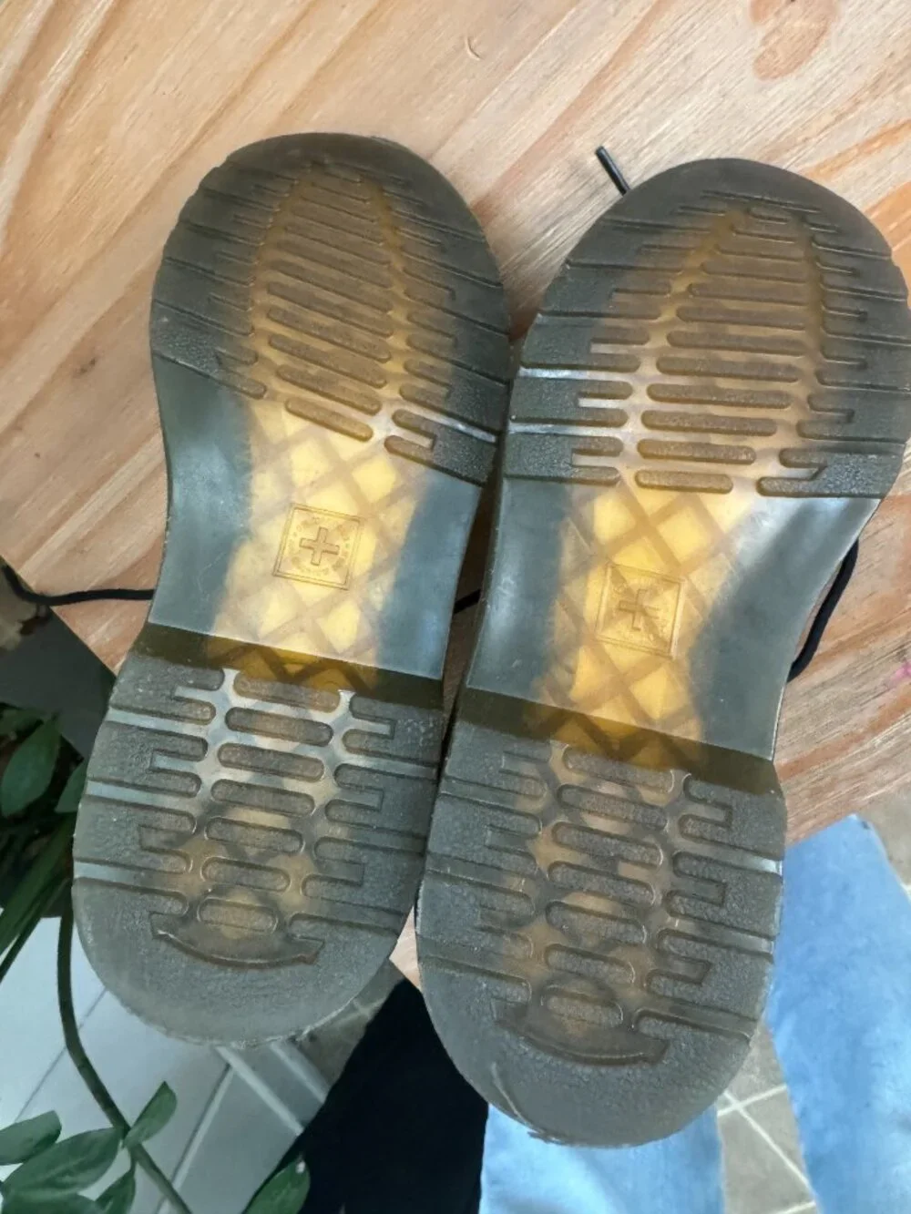 Dr. Martens box included